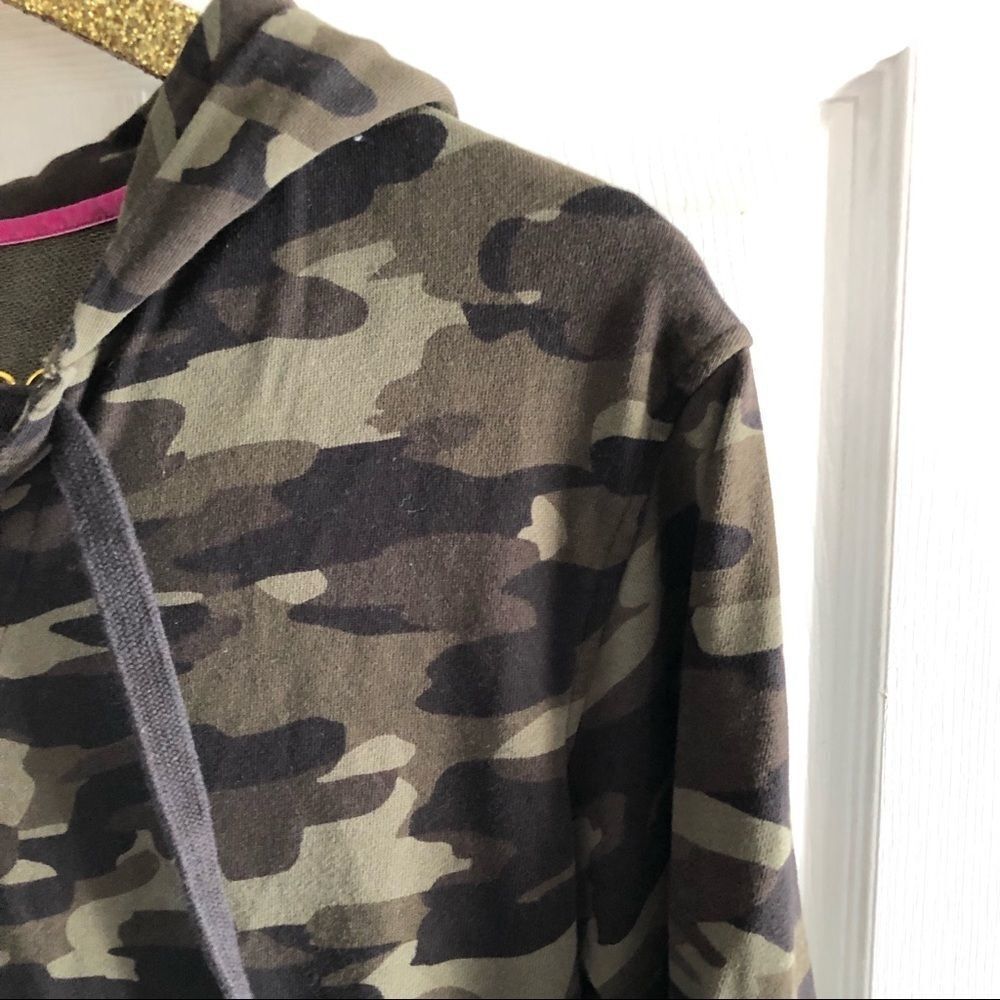 Highline Collective Lace-Up Camo Print Hoodie - Picture 4 of 7